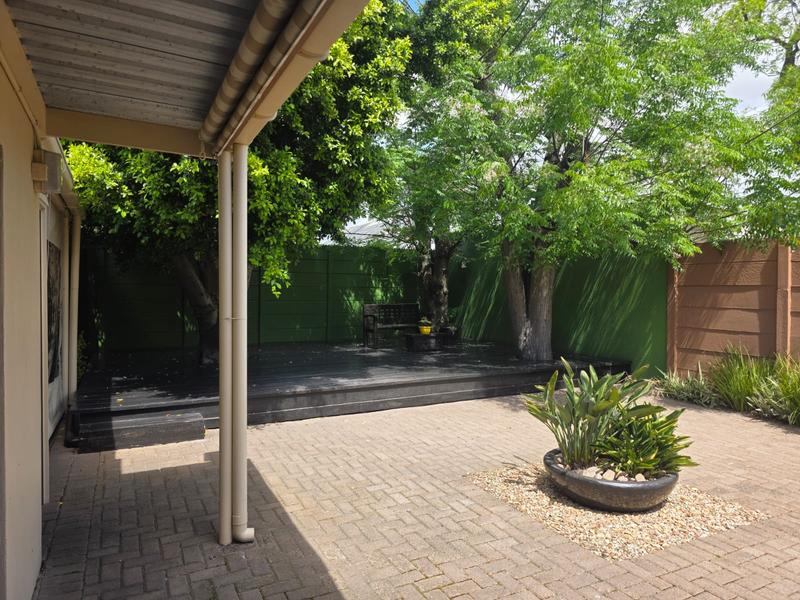 To Let 7 Bedroom Property for Rent in Bonnie Brae Western Cape